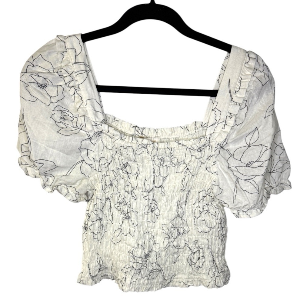 Monteau Los Angeles White And Black Floral Puff Sleeved Smocked Crop Top